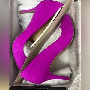 NWTB, INC International Concepts Magenta, Velvet Stunning, Statement Heels, Sz 8